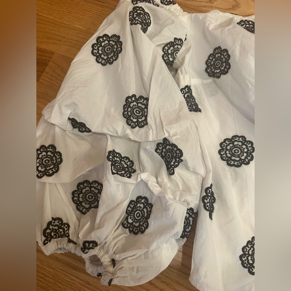 Anthropologie Maeve Cornelia Embroidered Top Small 100% cotton - Picture 6 of 11